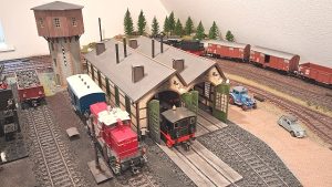 Märklin Lokschuppen mit Servotoren